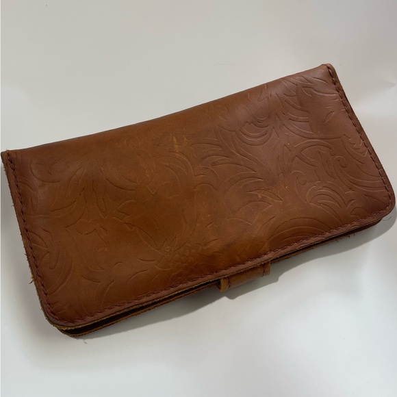 Embossed Leather Wallet - Picture 4 of 6